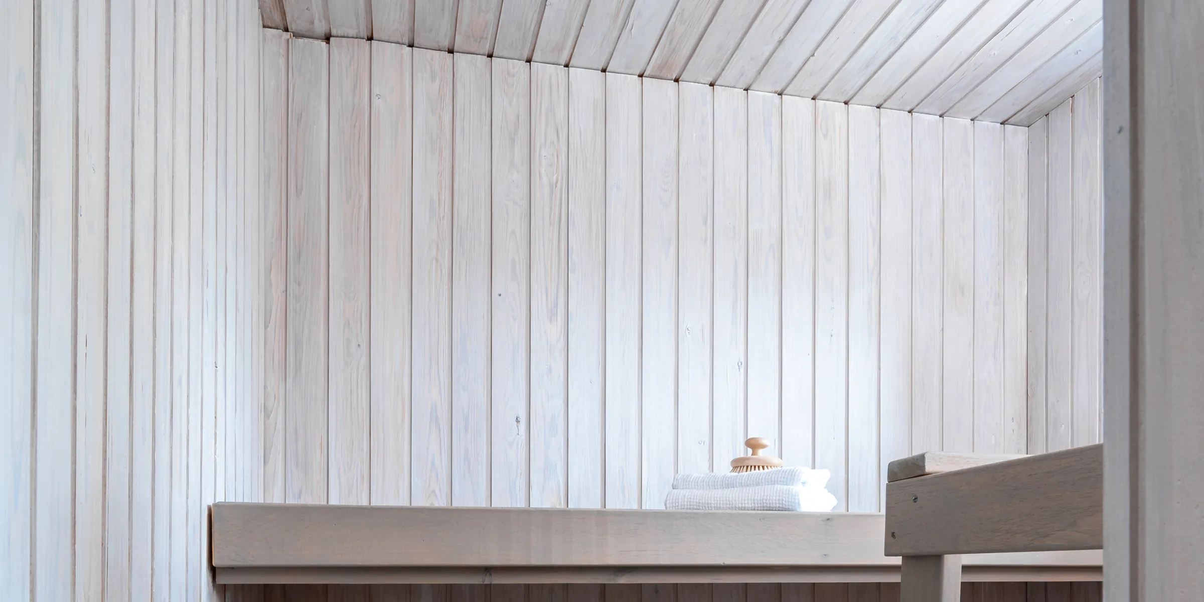 Cum să îți reîmprospătezi sauna folosind ceară specială Tikkurila